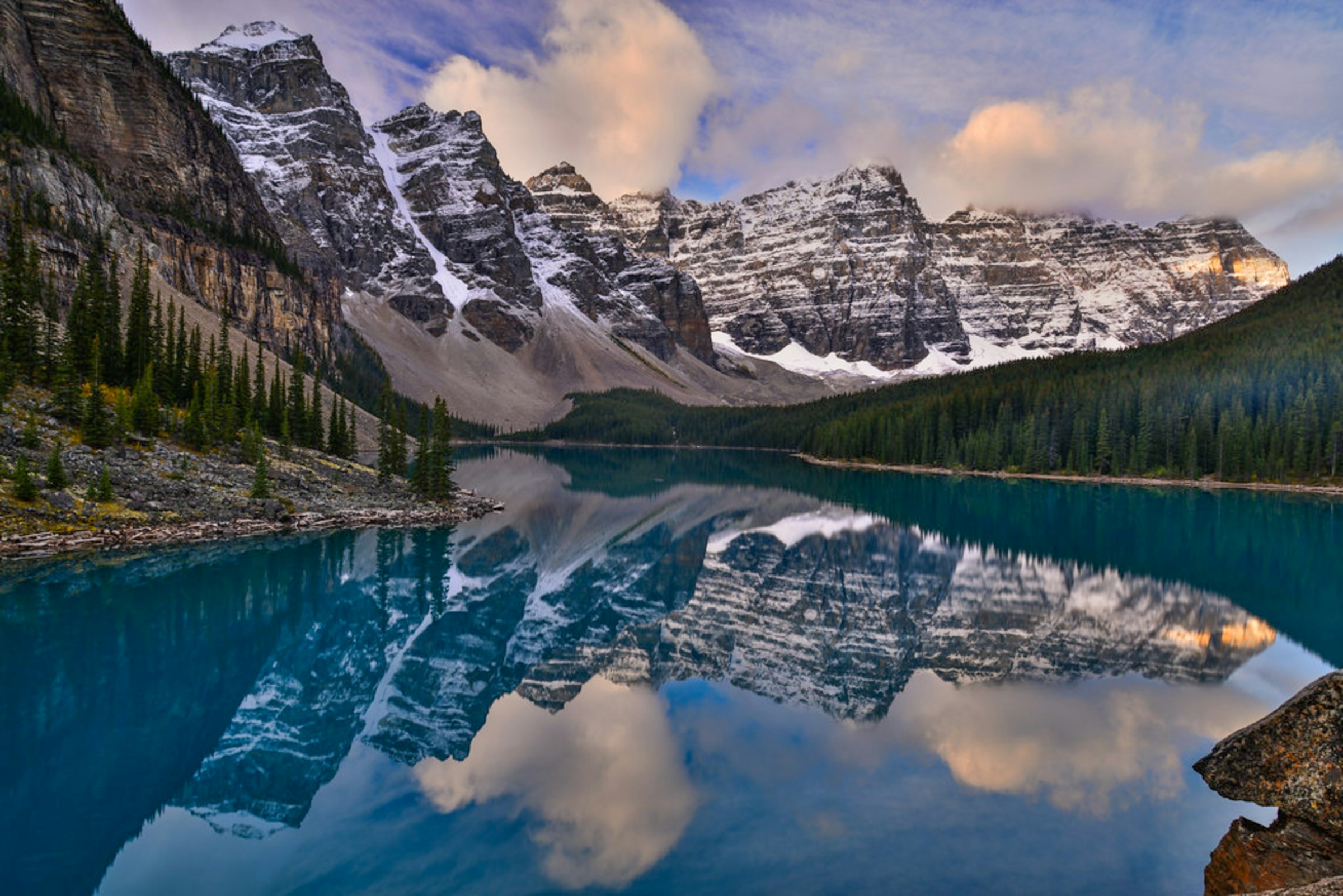 Bow Lake at sunrise, Banff National Park, Alberta — Canadian Rockies